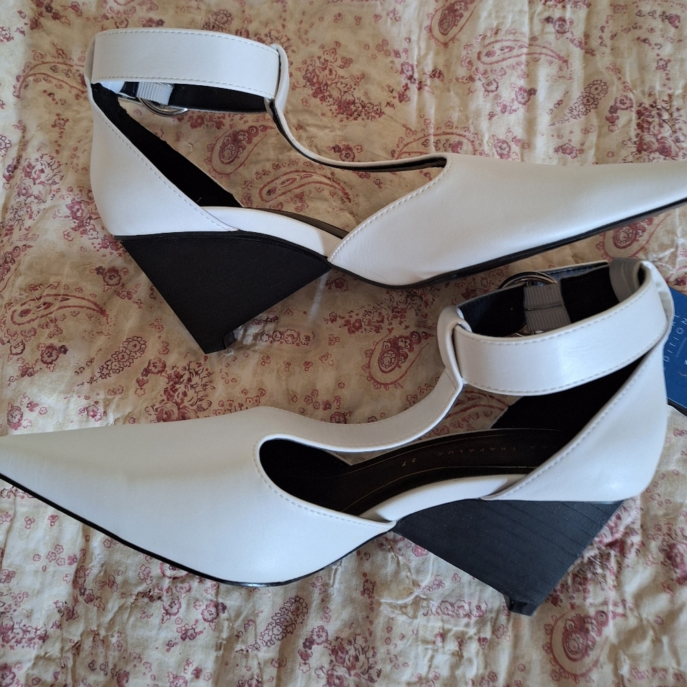 Zara T Strap Shoes - Picture 3 of 3